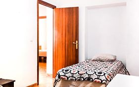 Room in Malaga Center, Homestay Window to Road - Habitación en Apartamento, Ventana a la careterra!